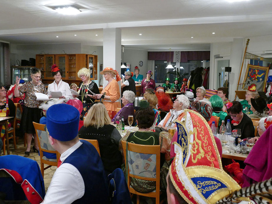 Frauenkarneval der kfd im Landhotel Weinrich (Foto: Karl-Franz Thiede)